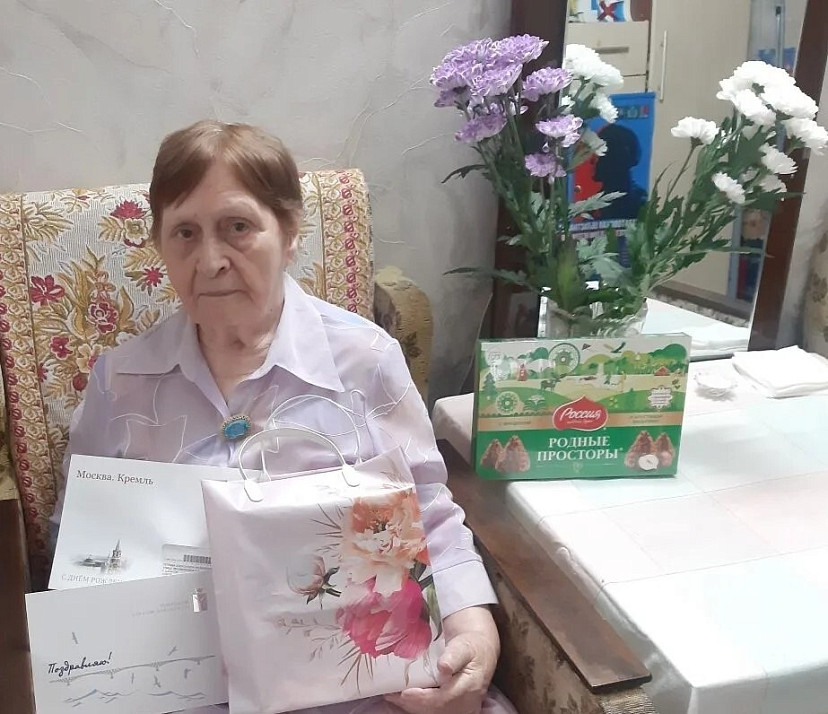 Трудившаяся на стройках Сталинграда жительница Саратова отметила 95-летие