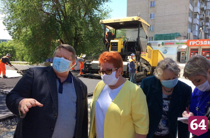 Дорожникам напомнили об ответственности за качество тротуаров в Саратове