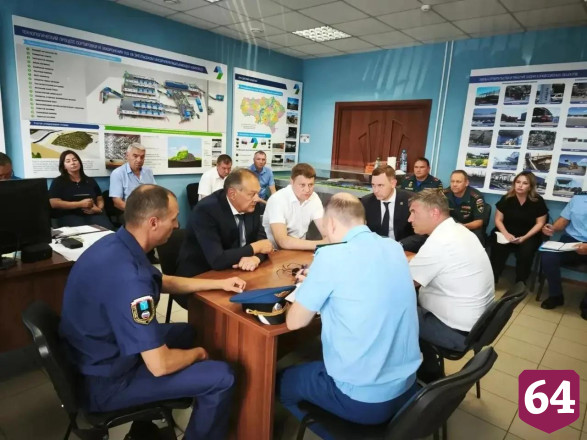На полигоне в Энгельсе обсыпают грунтом очаги тления
