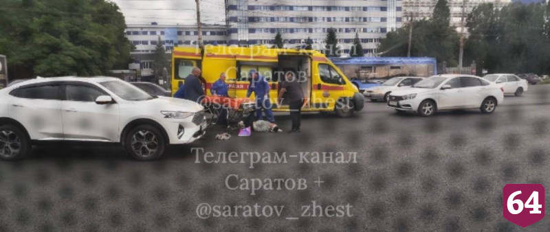 Кроссовер сбил женщину у ДК «Россия»