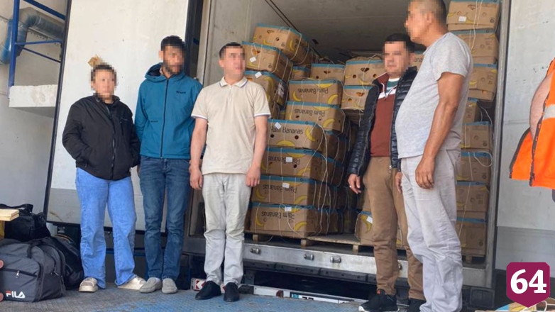 Мигранты пытались попасть в Саратовскую область в грузовике с дынями