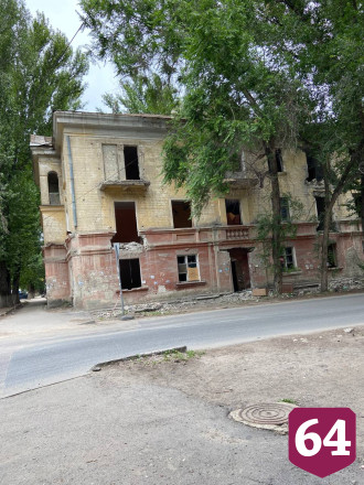 Саратовцы боятся ходить рядом с опасным расселенным домом
