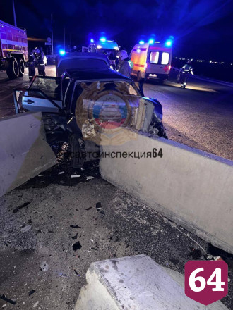 В Саратове спасатели деблокировали тело погибшего в ДТП мужчины
