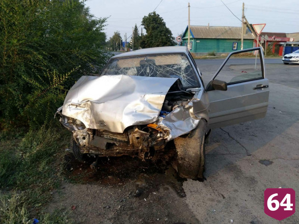 В столкновении легковушек под Саратовом ранены 3 человека
