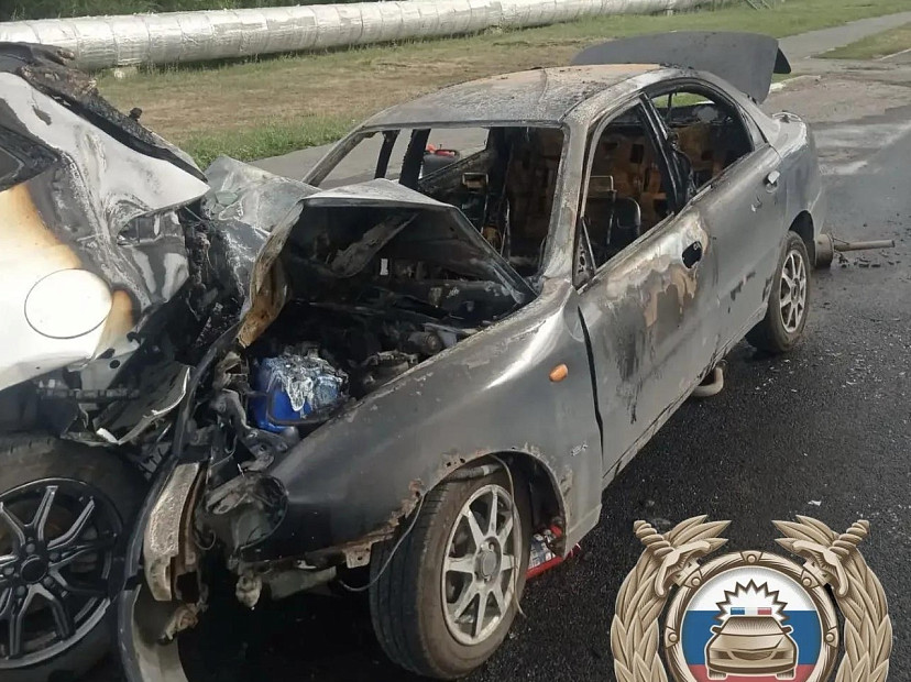 Два человека пострадали в ДТП со сгоревшими машинами в Саратовской области