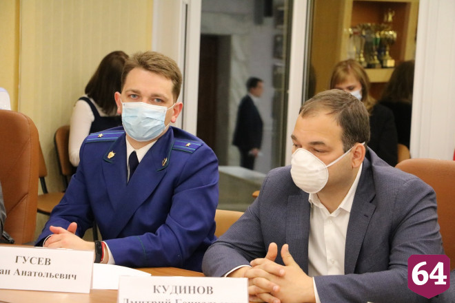 Депутат призвал зачистить от опасных деревьев саратовские дворы