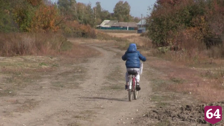 Под Саратовом 6-летний мальчик уехал на велосипеде за собакой и пропал