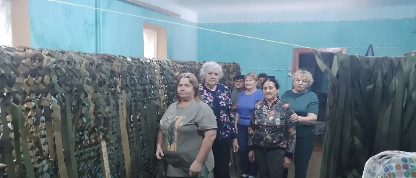 Саратовские волонтеры сплели и отправили на передовую 400-ю маскировочную сеть