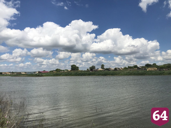 Экскаваторы тонули в иле при расчистке водохранилища под Саратовом 