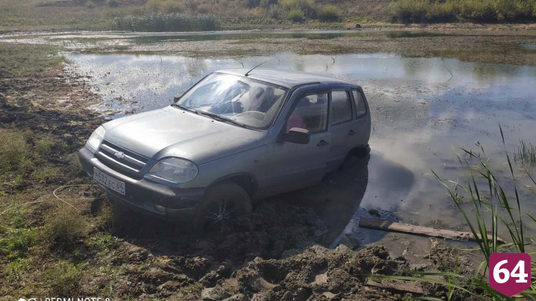 На Кумысной поляне обнаружен внедорожник с трупами