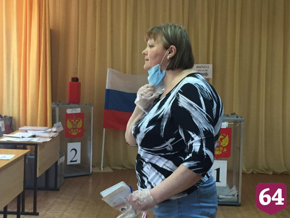 Саратовцы спешат голосовать по Конституции до отъезда за город