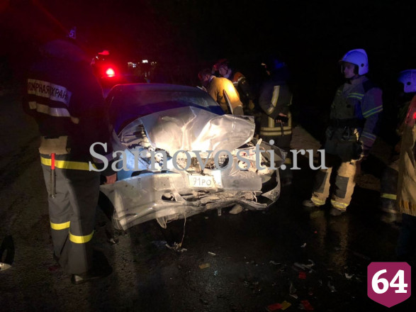 В Саратове молодые люди разбились в ДТП с бетономешалкой
