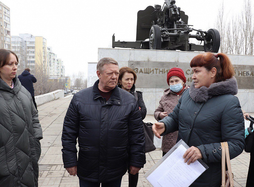 Депутат не поддержал появление Дома быта возле саратовского памятника 