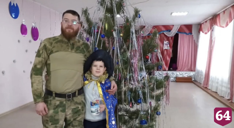 Саратовский боец СВО в отпуске пришел на утренник к сыну