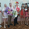 В саратовском ЗАГСе поженили «царевича» и «царевну»