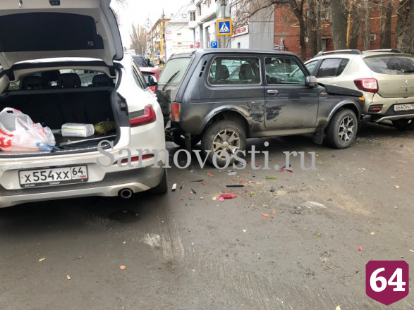 В центре Саратова столкнулись 9 машин