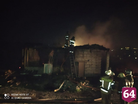 На пожаре под Саратовом погибли мать и двое детей