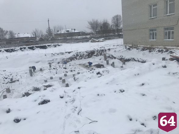 Новый корпус лицея под Саратовом строят при любой погоде