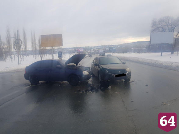 В ДТП на выезде из Саратова пострадала 57-летняя женщина