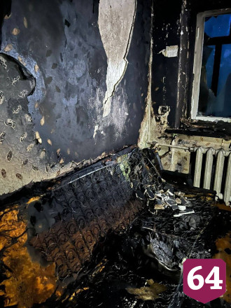 В Саратове из горящей квартиры вынесли пенсионерку