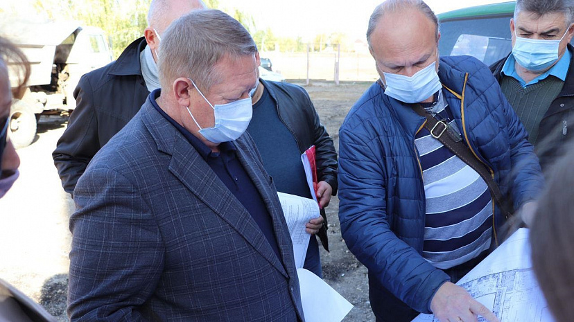 Депутат оценил ремонт саратовской школы 