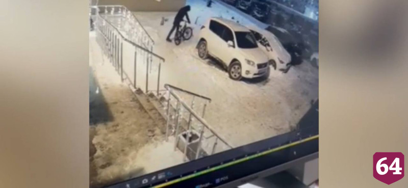 В Саратове рецидивист похитил велосипед из подъезда высотки