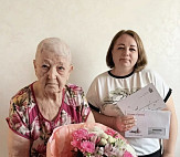 Саратовскую труженицу тыла с 95-летием поздравили президент и губернатор