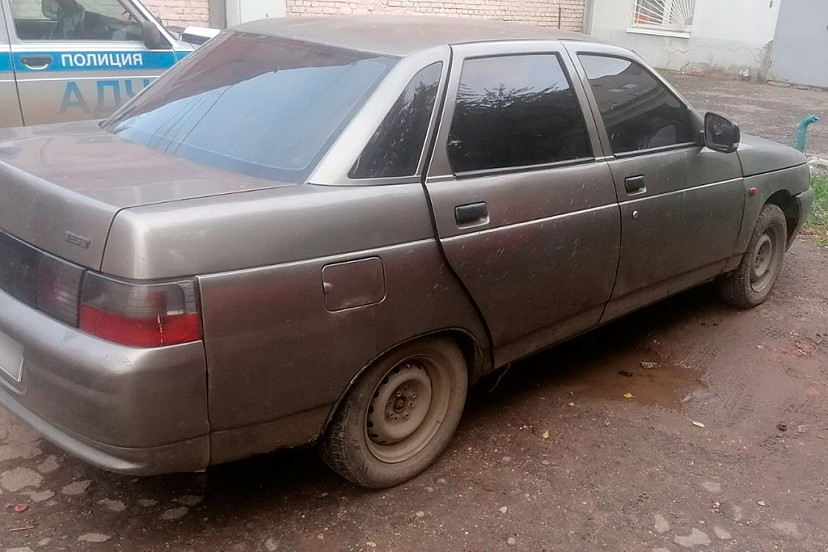 Автовор вскрыл легковушку и оставил владельца без музыки