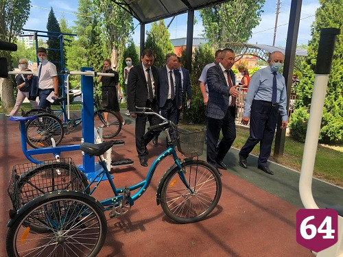 Губернатор поблагодарил коллектив Энгельсского дома-интерната за труд