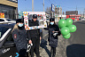 В Саратове полицейские угощали водителей сладостями