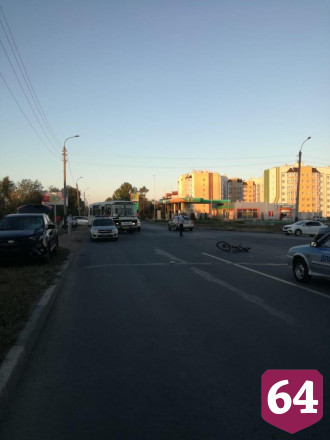 Велосипедист устроил массовую аварию и попал в больницу