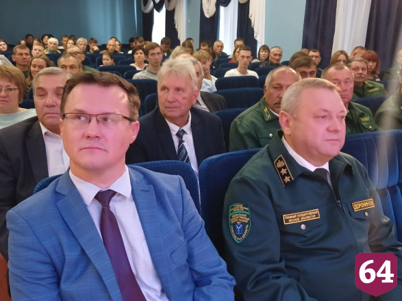 В Саратове юным лесоводам подарили гаджеты и спортинвентарь