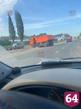 В Саратове мотоциклист покалечился в ДТП с КамАЗом