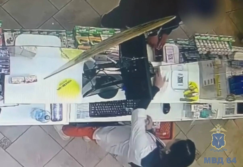 В Саратове женщина забрала забытый в аптеке телефон и попала под статью