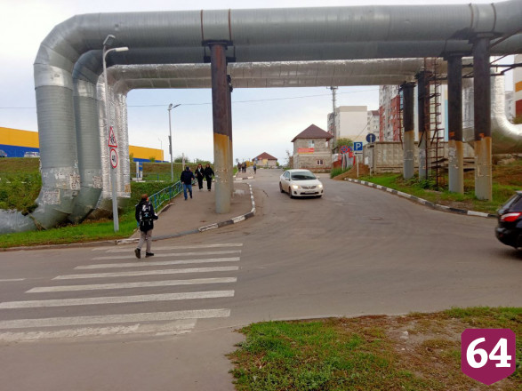 В Саратове дети ходят в школу по бесхозной дороге в «ужасном состоянии» 