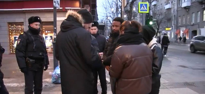 Саратовские полицейские ловили нелегалов в кафе и на рынке