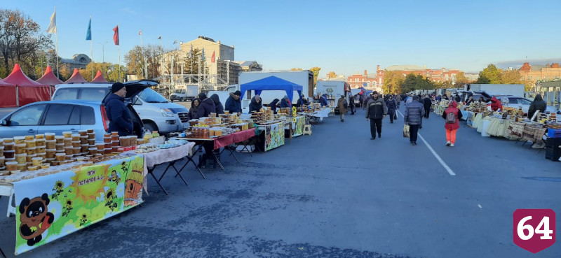 На Театральной площади массово торговали овощами