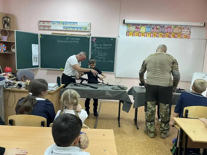 Саратовские школьники занимались огневой и тактической подготовкой