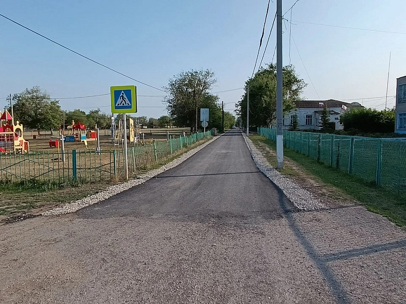 В саратовских селах к новому учебному году обновили дороги к школам