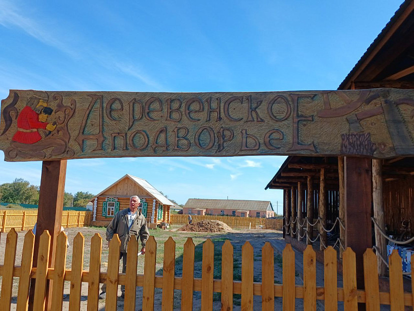 В лесу под Саратовом построили «Деревенское подворье» и Музей спецтехники