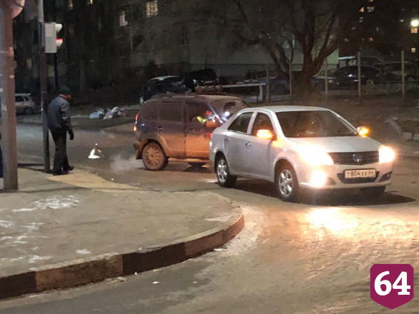 Внедорожник протаранил иномарку в центре Саратова