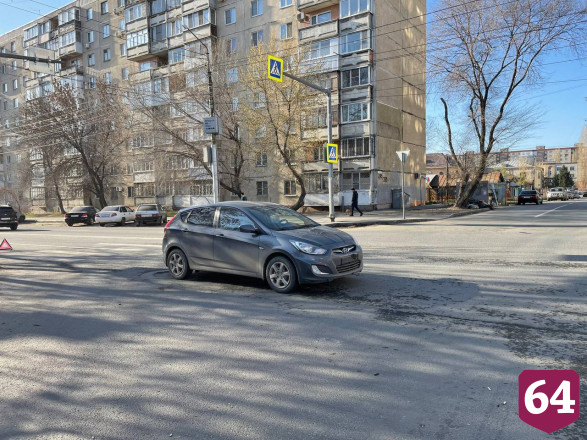 В центре Саратова иномарка сбила молодую женщину