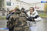 В Саратове мобилизованных пришли провожать жены и дети