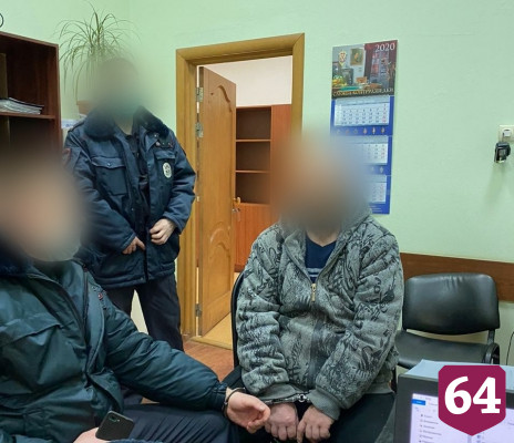 Житель Энгельса пытался сжечь тела двух убитых мужчин в квартире