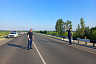 Под Саратовом на трассе перевернулась фура и остановила движение 