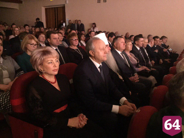 Губернатор поздравил саратовцев с Днём народного единства 