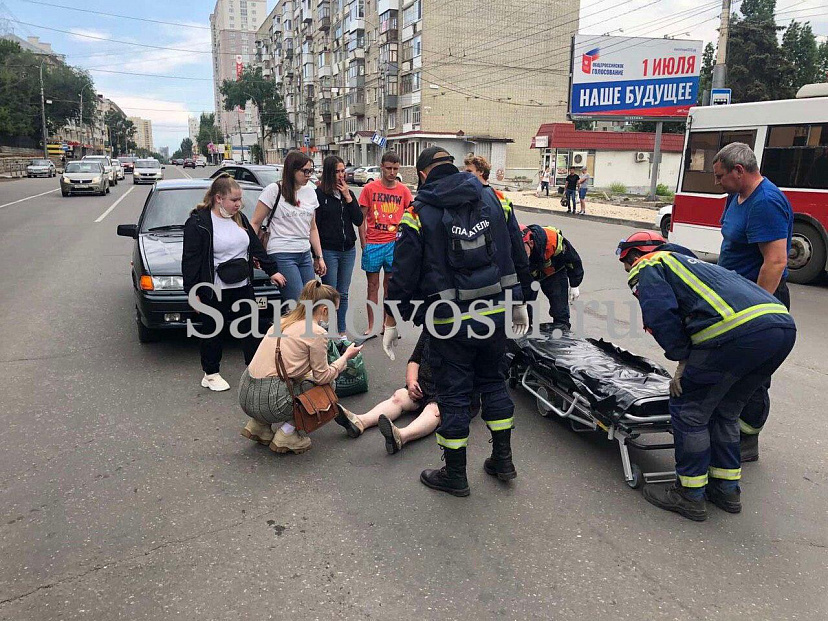В Саратове неадекватный водитель «Лады» задавил пожилую женщину 