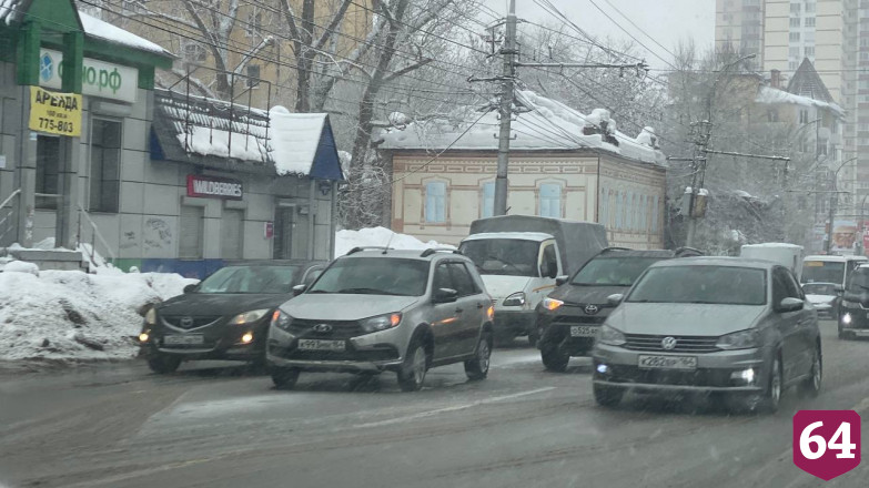 Авария парализовала движение в Саратове