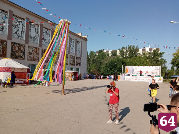В Энгельсе провели парад национальностей 