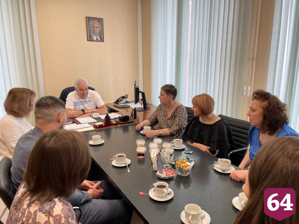 В Саратове наградили работавших в ЛНР детских врачей